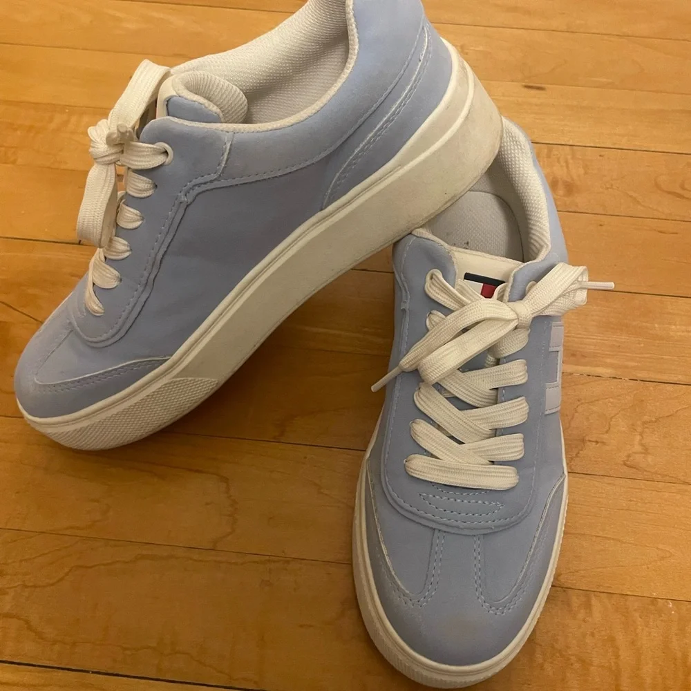 Tommy Hilfiger Women’s Light Blue Lace-Up Sneakers